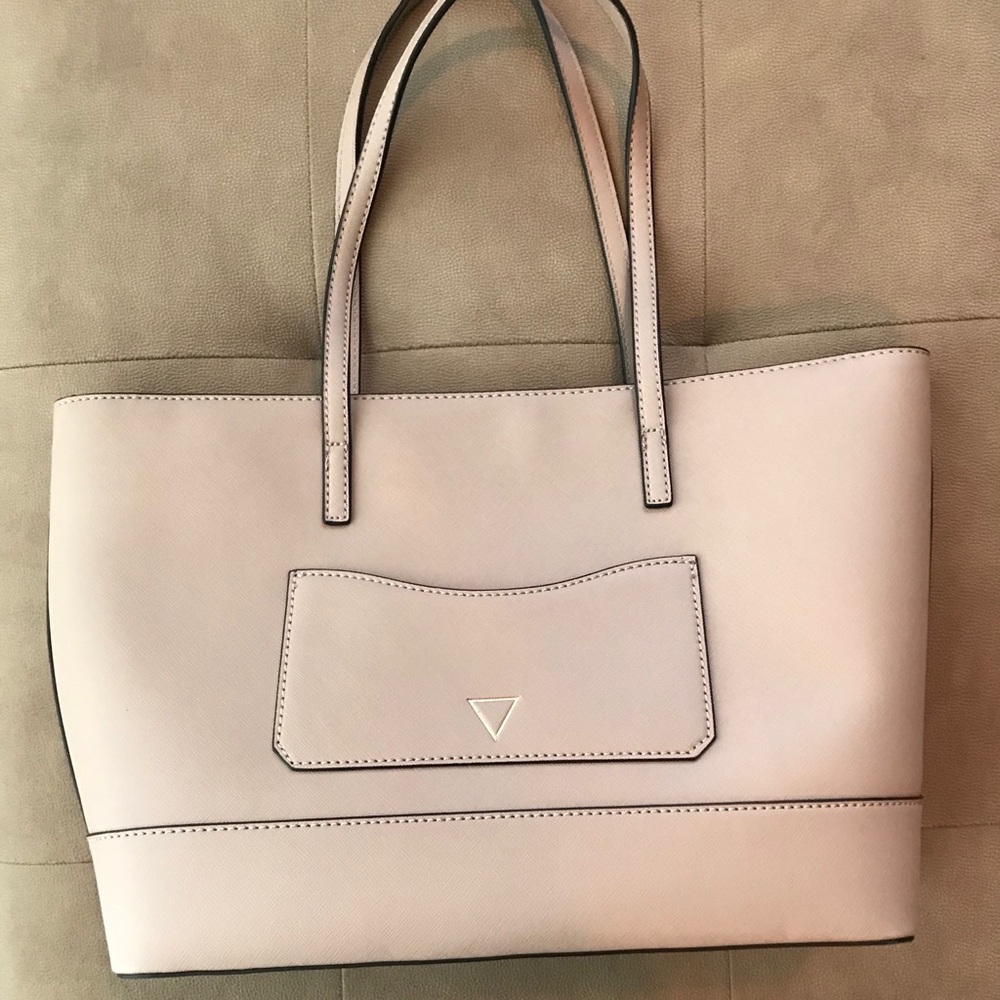 ♓️🅿️ NWT Guess large tote in taupe color - Picture 2 of 15